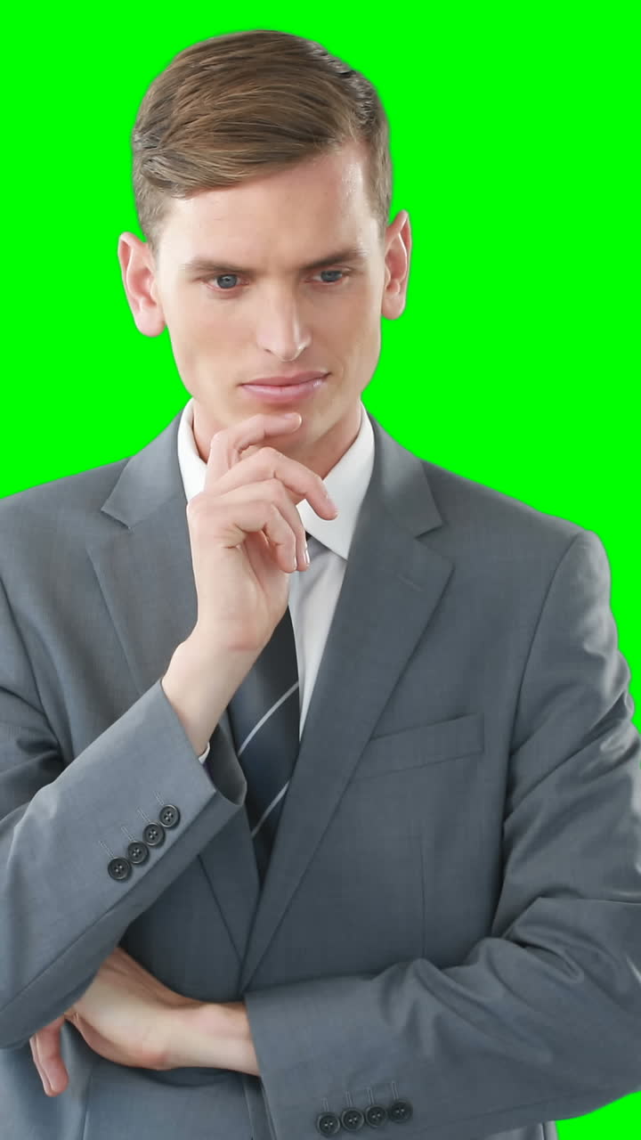 hombre de negocios usando pantalla digital