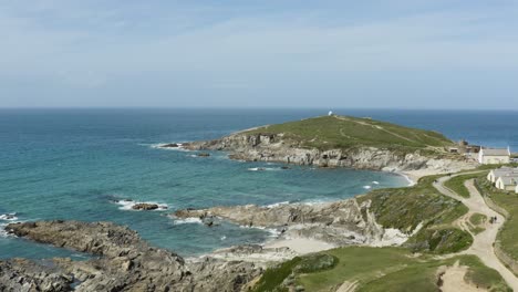 Fistral-Beach-Rocky-Coastline-To-Towan-Headland-At-Summer-In-Newquay,-Cornwall,-UK