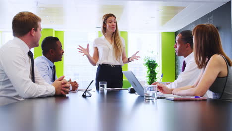 female boss talks to business colleagues at informal meeting