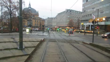 Blick-Von-Der-Rückseite-Der-Straßenbahn