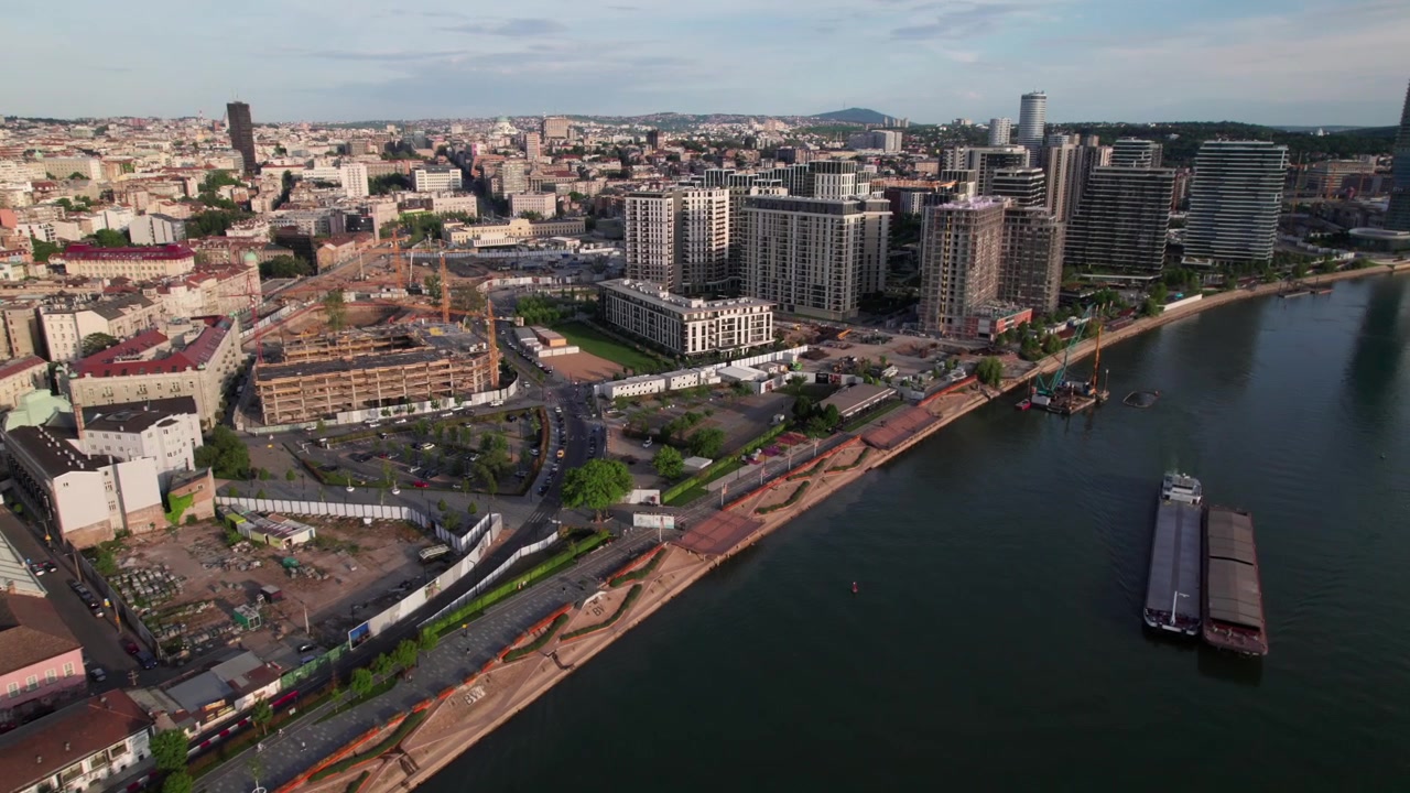 Vista aerea dall'alto del Belgrade Waterfront, in 4K.