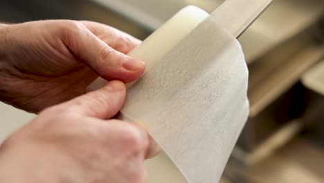 afilado de cuchillos con papel