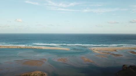 Imágenes-De-Drones-De-La-Desembocadura-Del-Río-Wallagaraugh-En-Mallacoota,-Este-De-Victoria,-Australia,-Diciembre