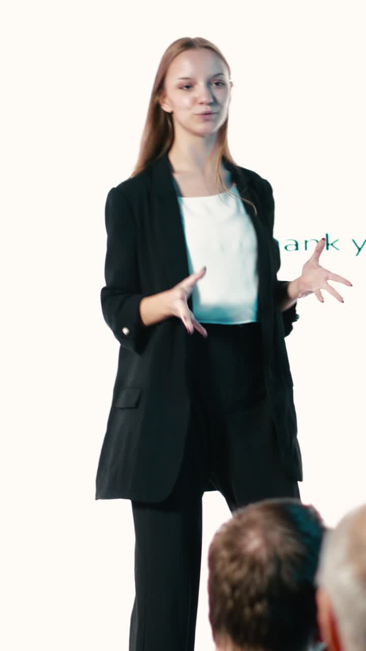 Presentazione verticale per il lancio di un video prodotto con nuova interfaccia e design del telefono