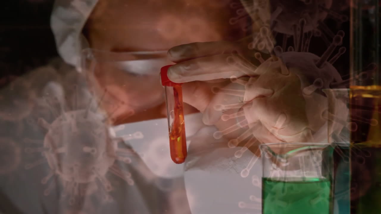 animación de células de virus sobre científica caucásica que trabaja en el laboratorio