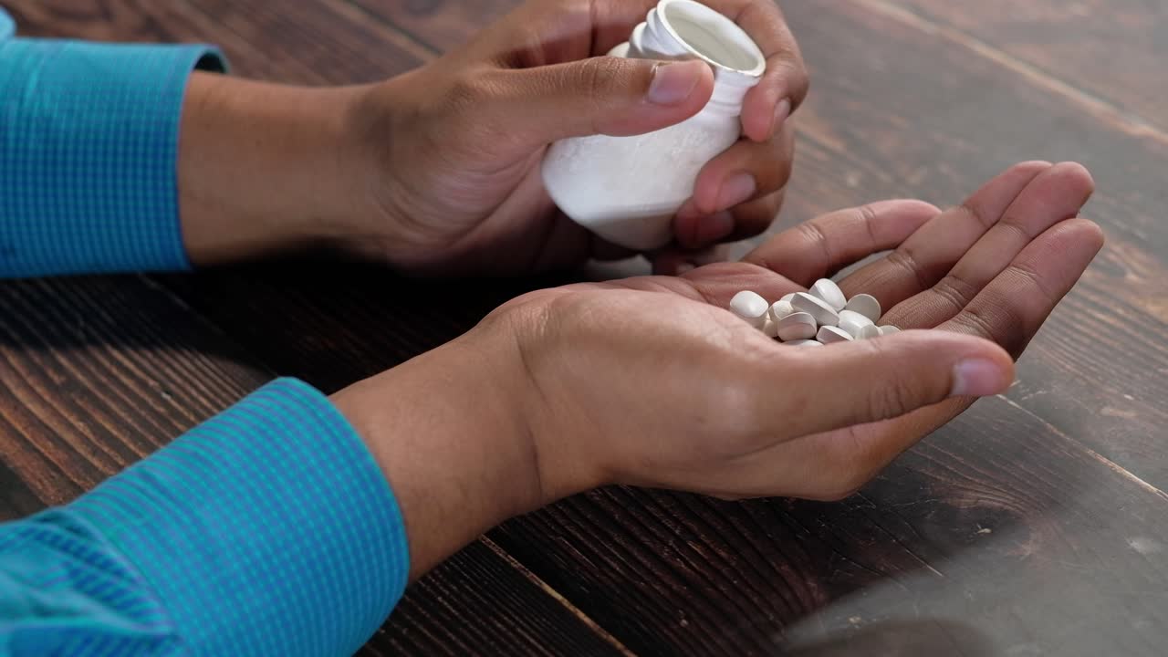 persona que está tomando medicamentos