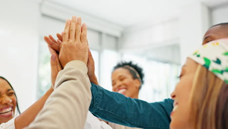 Gente-De-Negocios,-Trabajo-En-Equipo-O-Diversidad-En-Alta