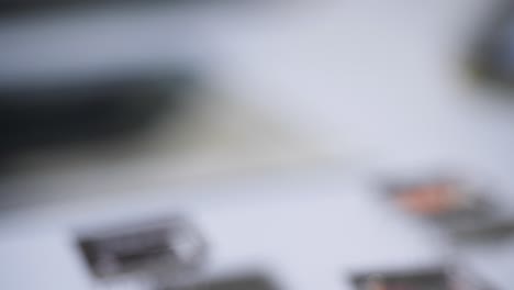primer plano de los componentes del microchip