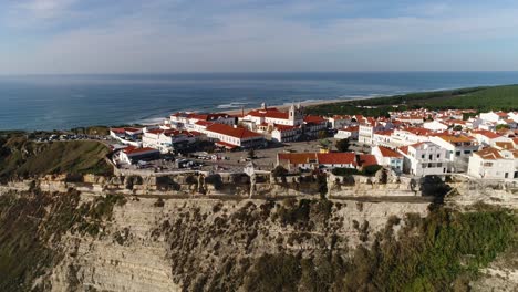 santuario de nossa senhora da nazaré y paisaje urbano de la localidad balnearia de nazare