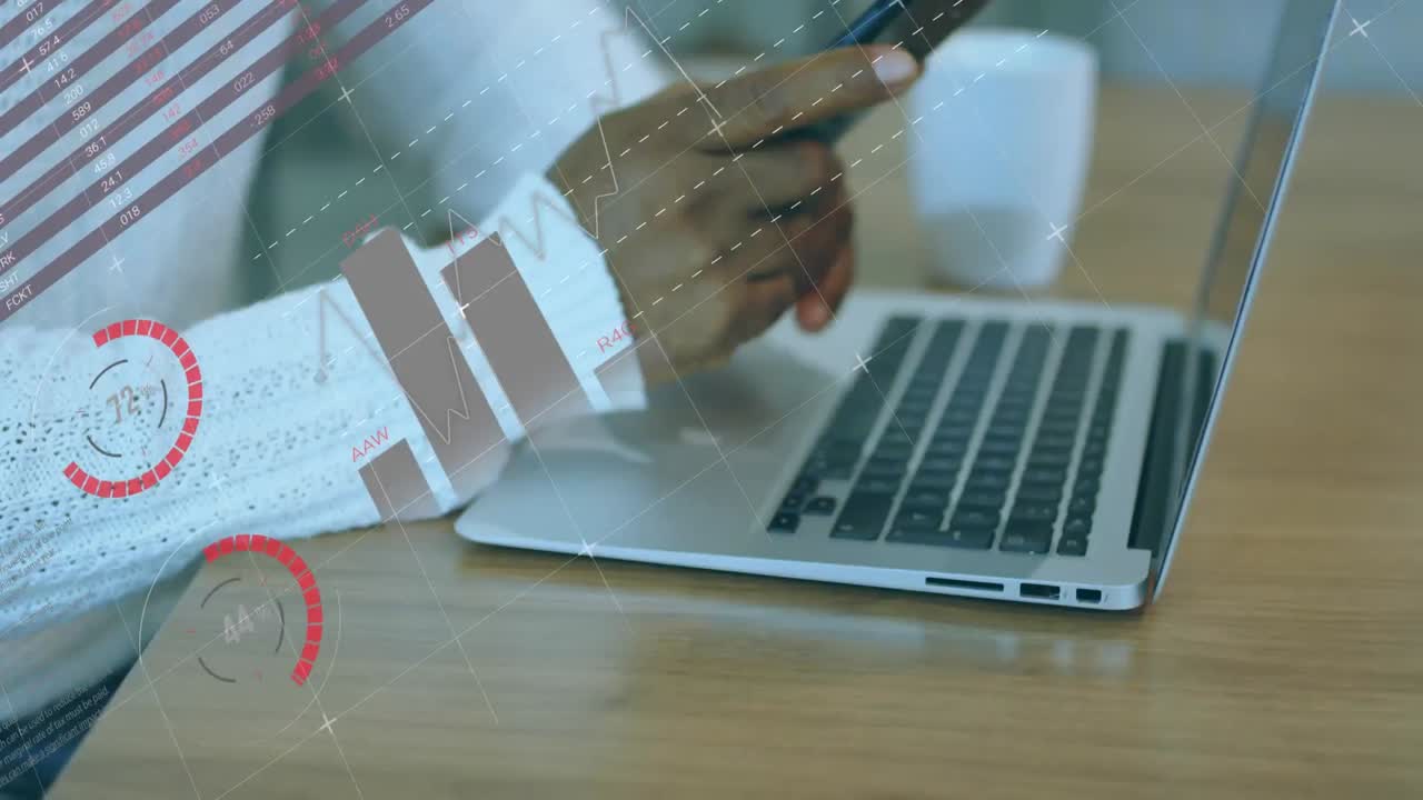 animazione dell'elaborazione dei dati statistici contro la sezione centrale di un uomo che utilizza uno smartphone in ufficio