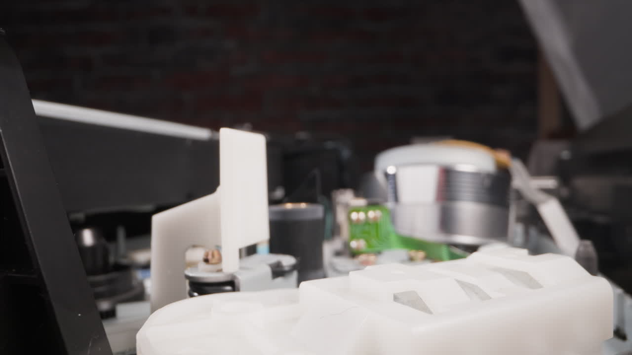 grabadora de videocassette opera con cinta para reproducir películas