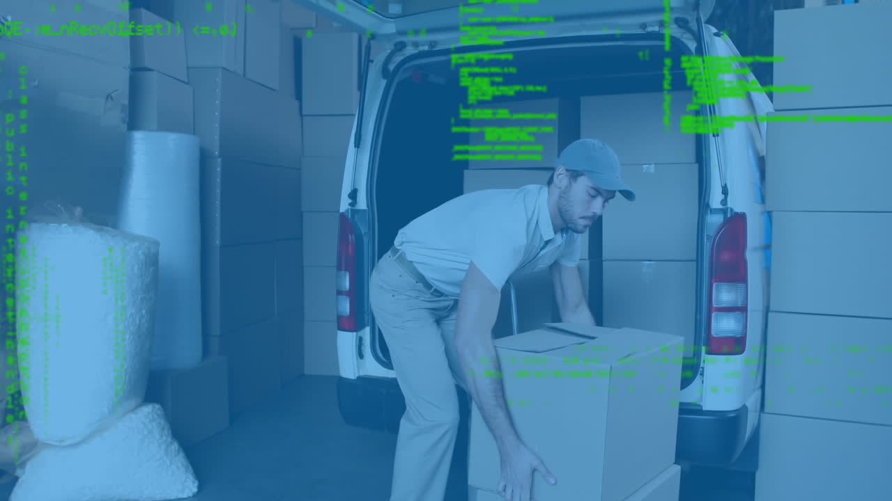 обработка данных против кавказского доставщика, складывающего коробки доставки в своем фургоне