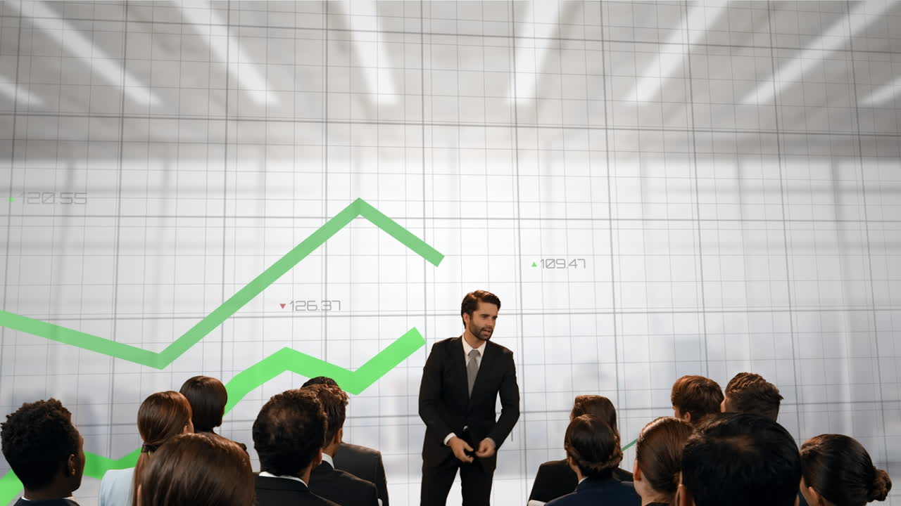카우카스계 사업가가 다양한 사업가들에게 그래프를 통해 프레젠테이션을 하는 애니메이션