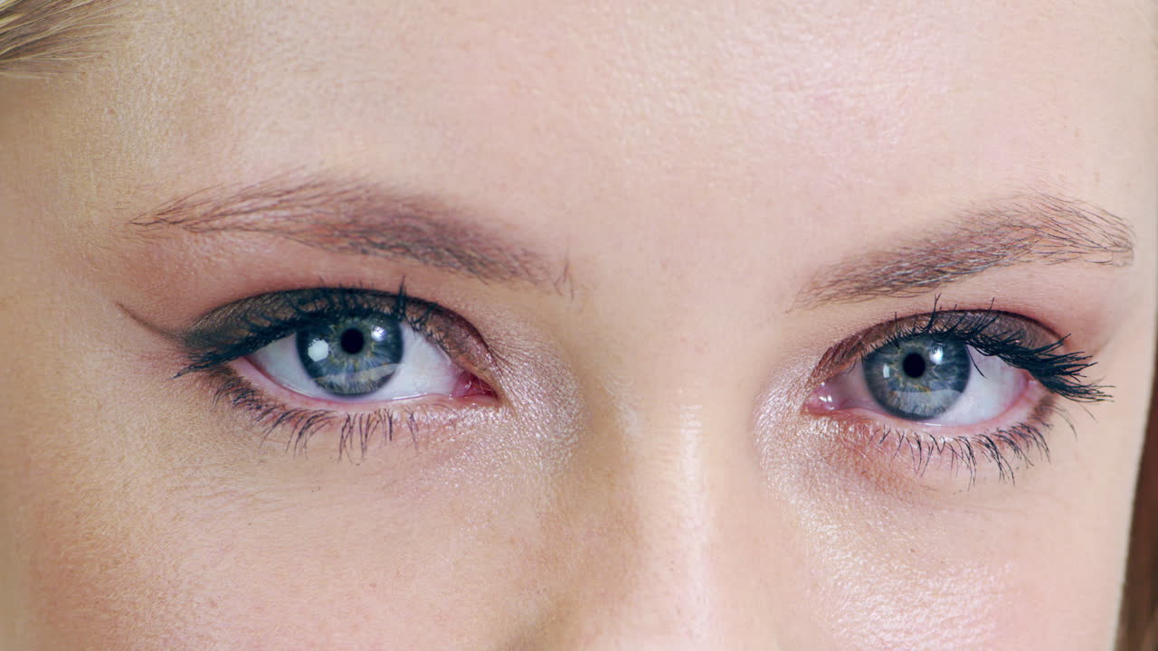 더 이상 보지 마, 내 눈은 여기 있어