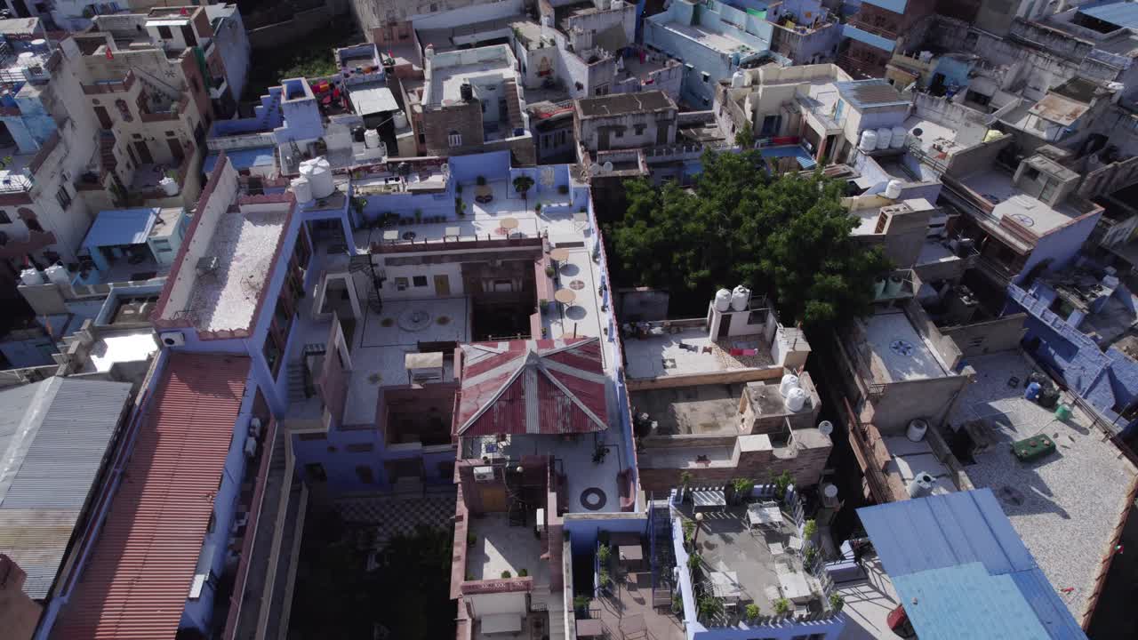vista aérea de cientos de tejados en la ciudad azul de jodhpur