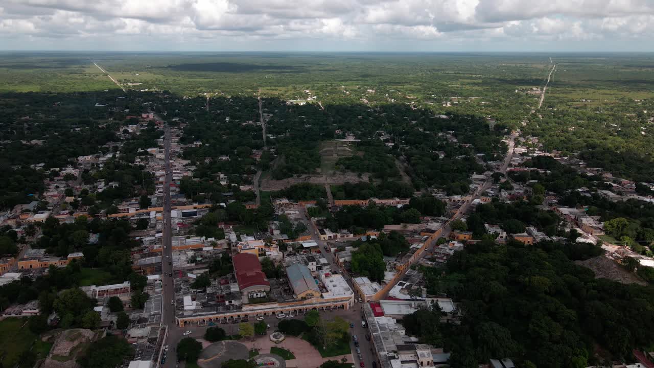 plaza principal de la hermosa ciudad de izamal, méxico