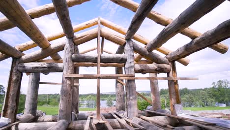 cabaña de madera en construcción