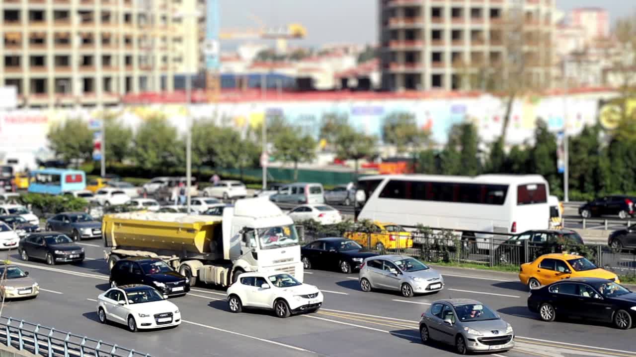 автомобильная пробка на шоссе время пробега 1