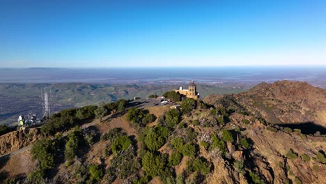 Light-Beacon-at-the-Top-of-Mount-Diablo-Summit,-State-Park,-Walnut-Creek-Danville-California