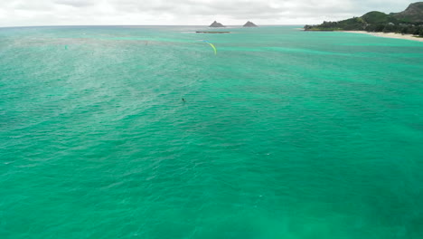 Antenne-Des-Drachenboarders-In-Der-Bucht-Von-Kailua