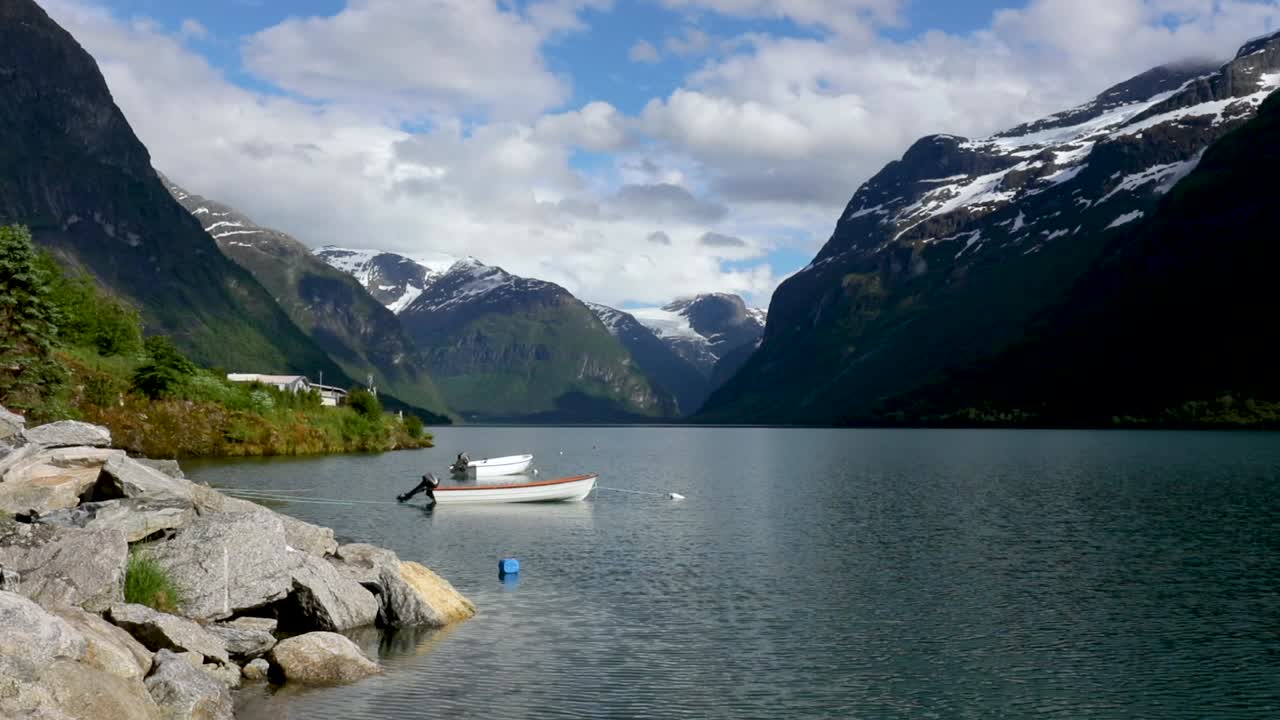 Lago di Lovatnet, splendida natura della Norvegia