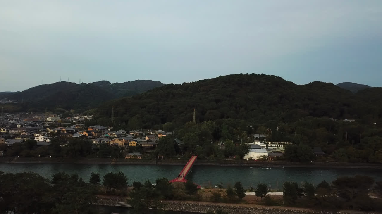 교토 강 다리 및 이웃