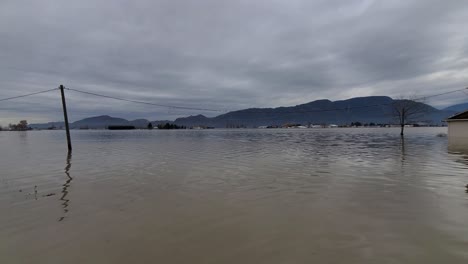 Las-Inundaciones-De-Aguas-Profundas-Cubren-Una-Gran-área-De-Un-Campo-Agrícola