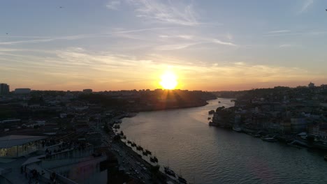 Ciudad-De-Porto-Al-Atardecer-Portugal-Vista-Aérea