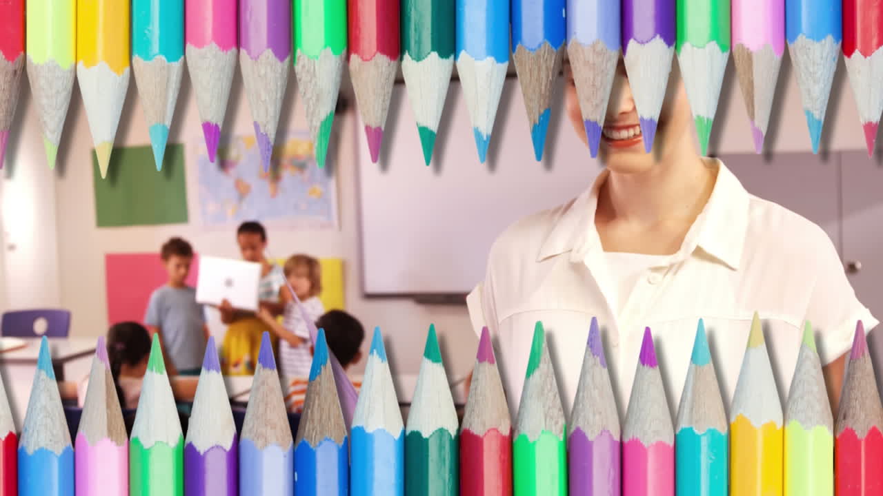 Animazione di matite colorate su diversi bambini in età scolare e un'insegnante