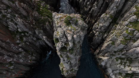 Acantilados,-Drone,-Aéreo,-Tasmania,-Costa,-Desierto,-Rocoso,-Acantilados-Gigantes,-Naturaleza,-Paisaje