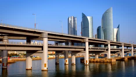 los rascacielos de busan y el puente gwangan, corea del sur