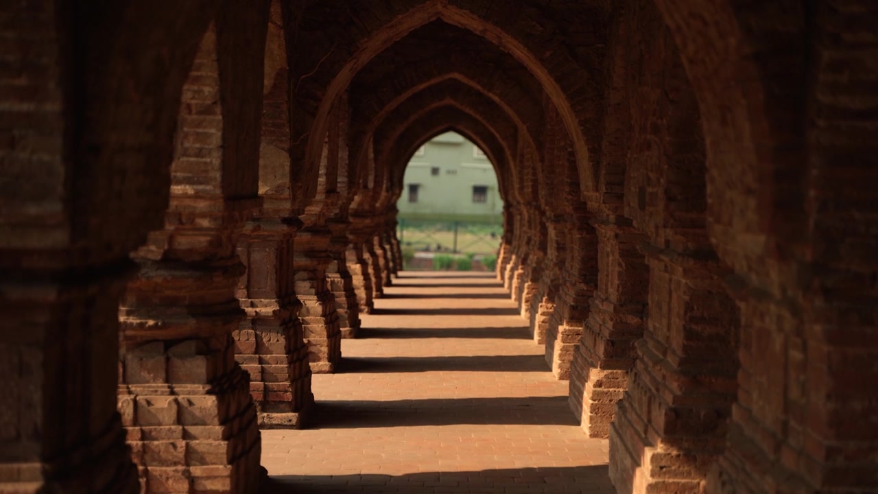 Questo Tempio Ras è uno dei più importanti punti di riferimento architettonici di Bishnupur, Bengala Occidentale. I Templi in Terracotta di Bishnupur