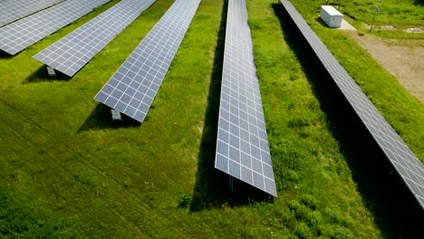 Solarpark-Von-Oben-Nach-Unten