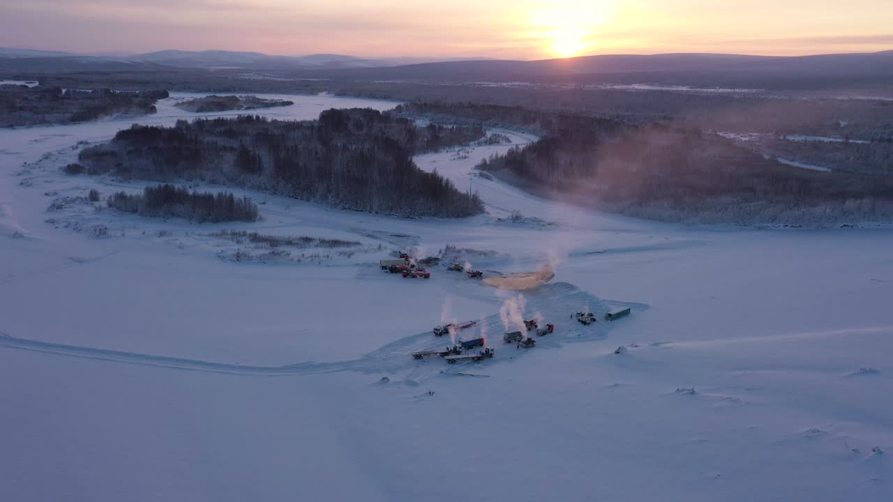 специальное оборудование на парковке в тундре