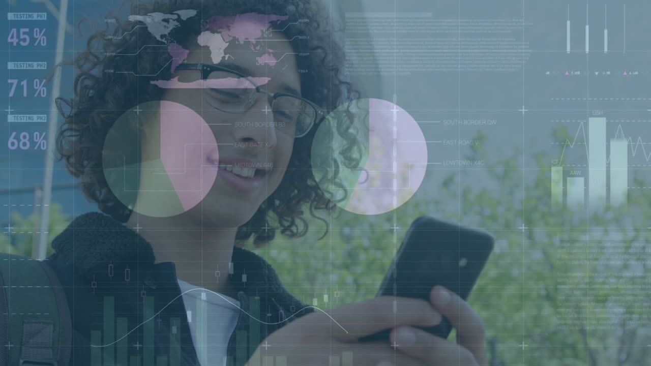 animación del procesamiento de datos estadísticos contra un hombre biracial feliz que usa un teléfono inteligente al aire libre