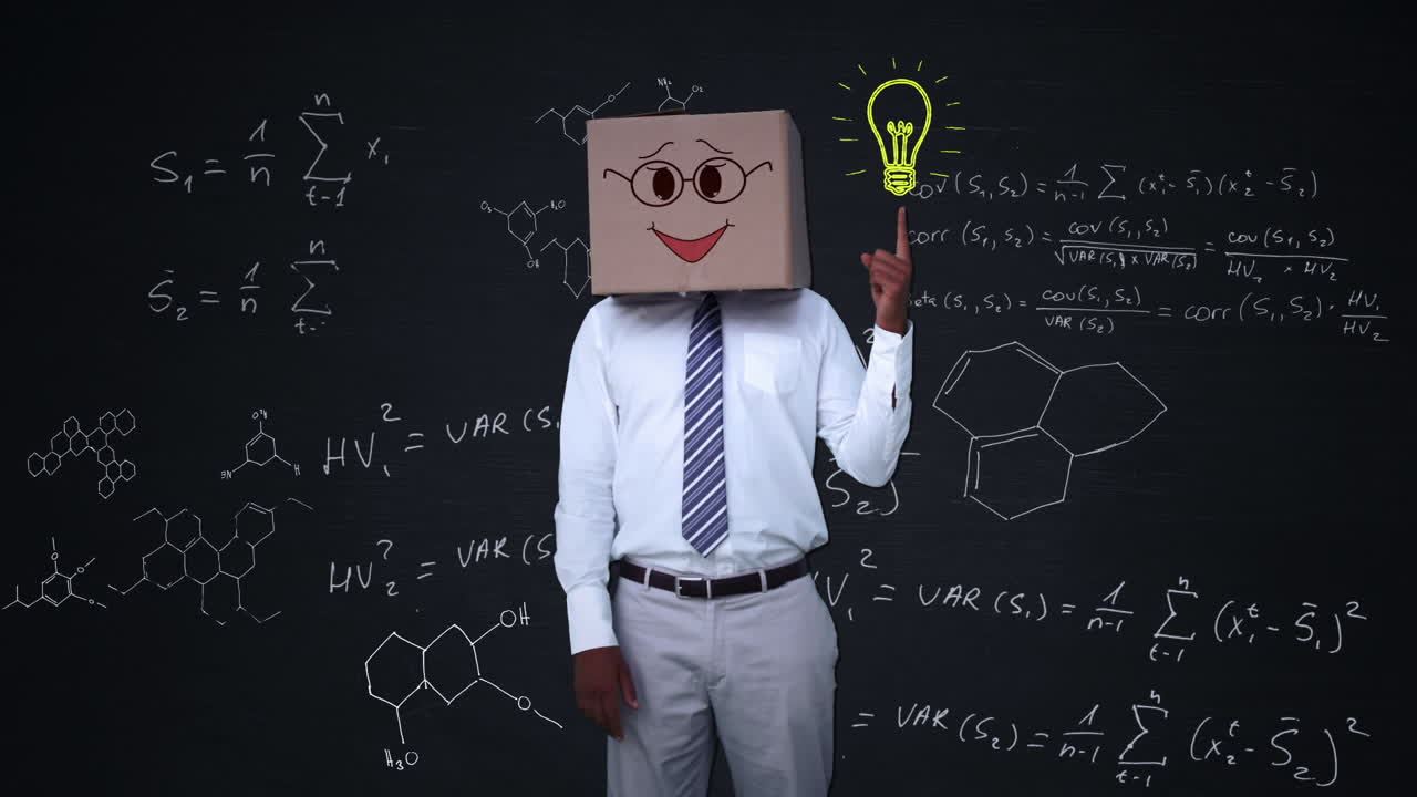 행복 한 상자 와 전구 를 가리키는 사업가 가 머리 를 숨기고 있다