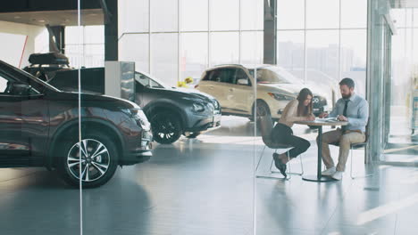 reunión de ventas de concesionarios de automóviles