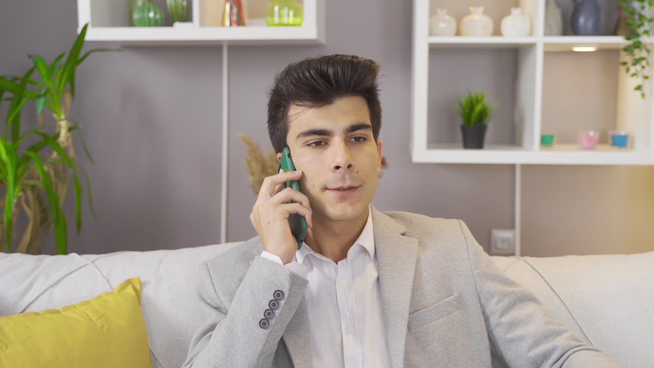 사업이 잘 되지 않는 사업가는 절망적이고 슬프습니다.