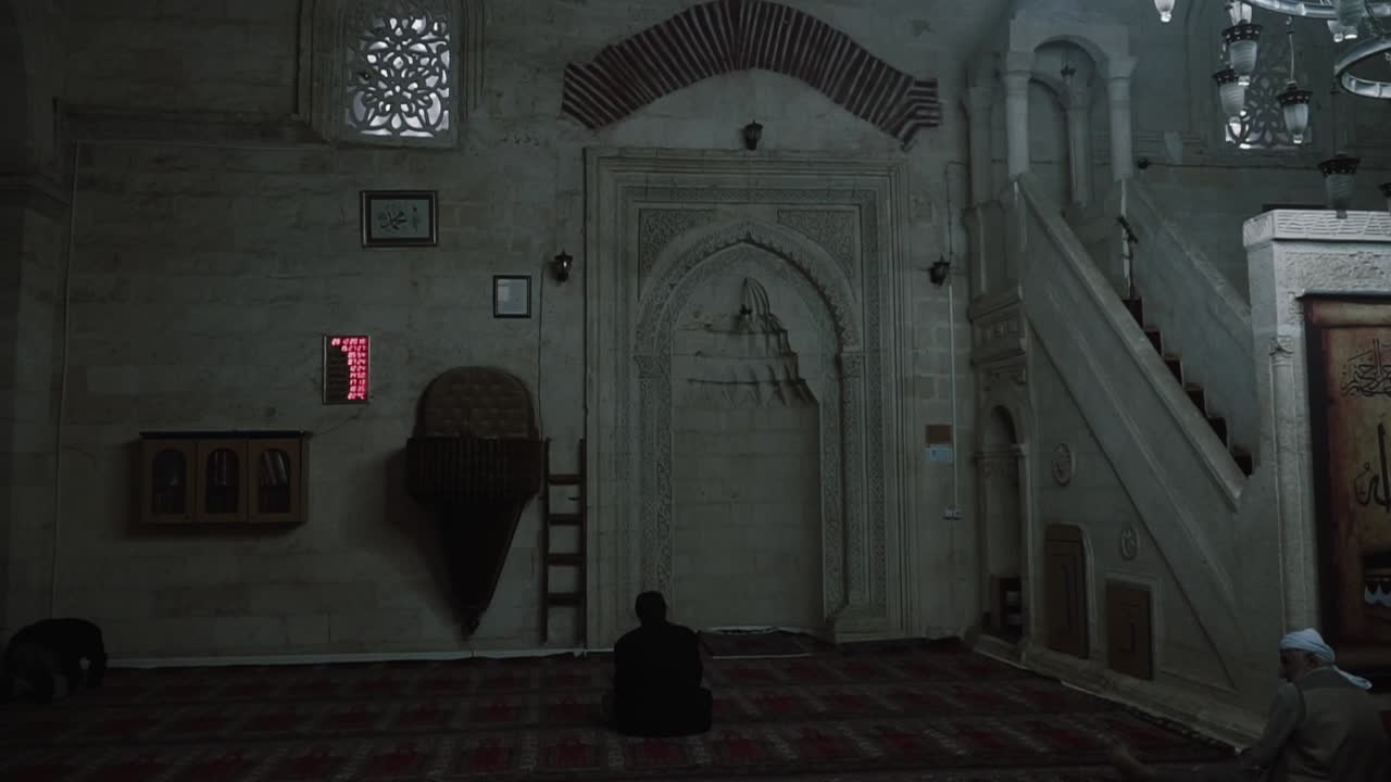 PRAYER HALL, INSIDE OF SILVAN ULU MOSQUE, HISTORIC SELAHADDIN EYYUBI MOSQUE, DIYARBAKIR, TURKEY