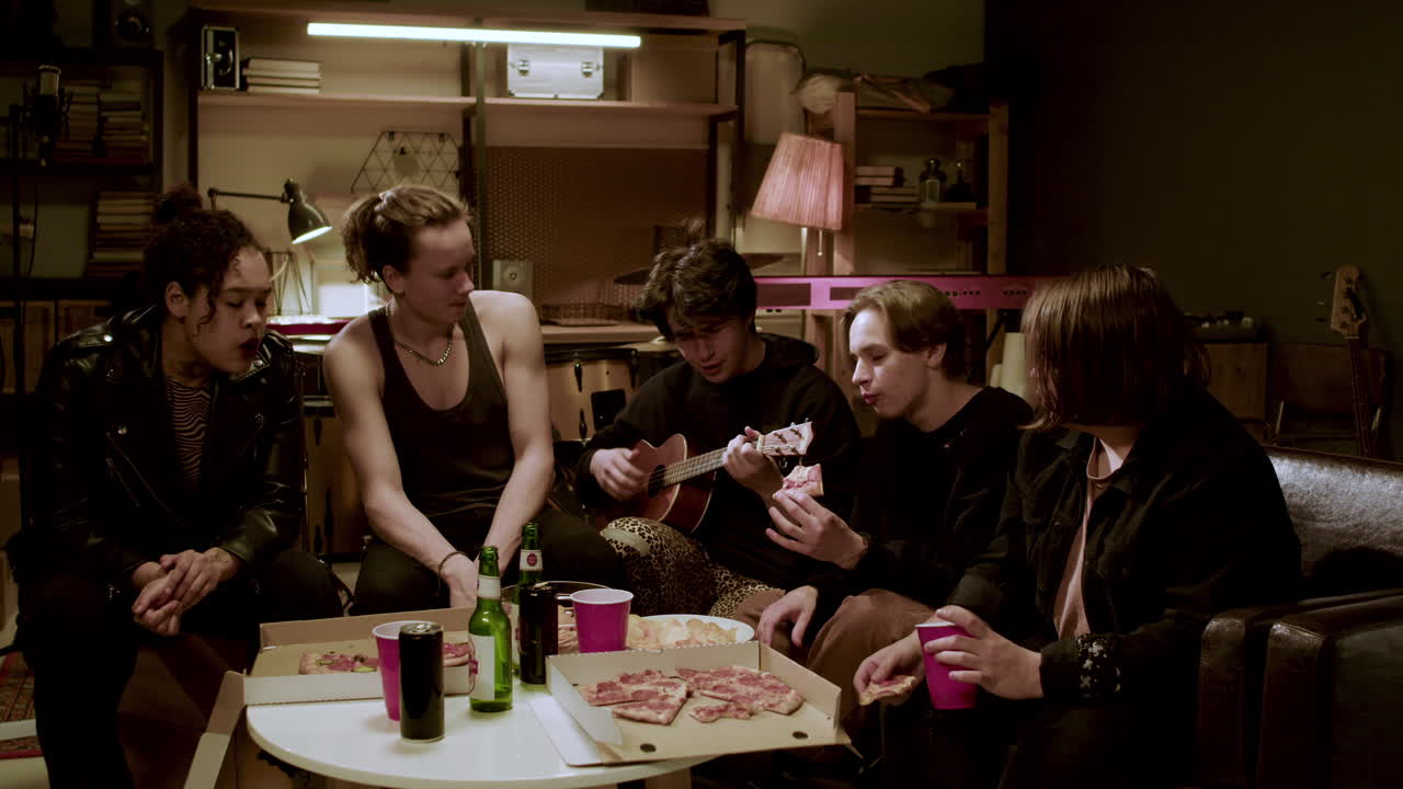 Musikgruppe i et studie