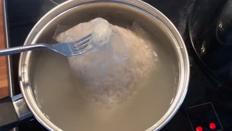 Reis-In-Einem-Kochbeutel-Kocht-In-Einem-Topf