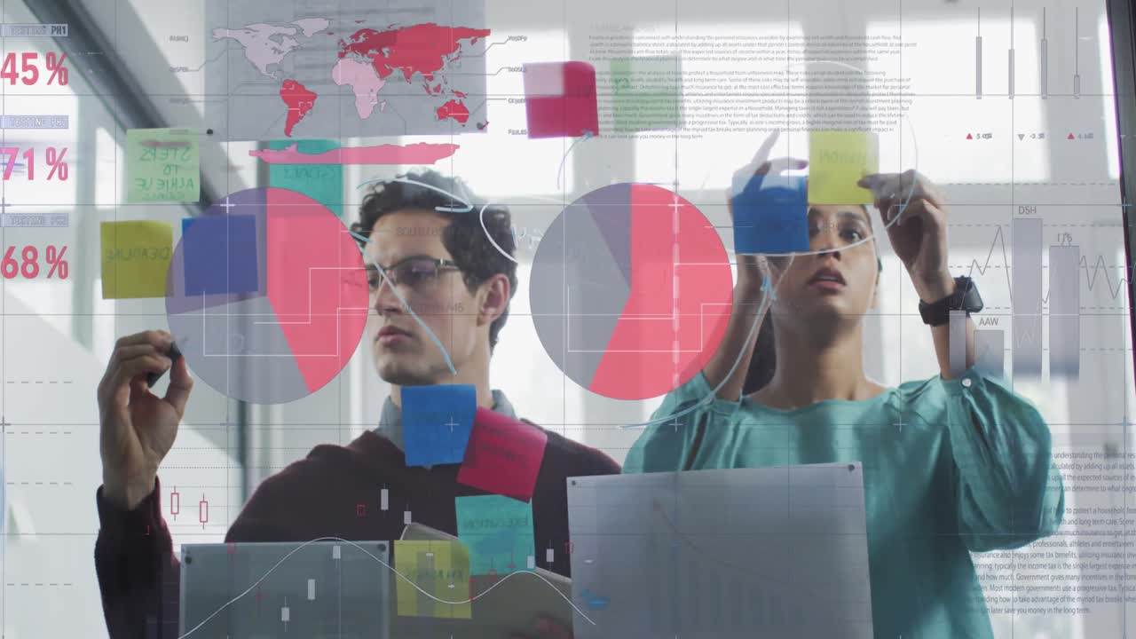 animación del procesamiento de datos sobre diversas personas de negocios en la oficina