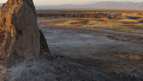 Moving-backwards-to-reveal-Trona-Pinnacles-in-all-its-splendour