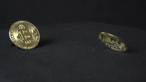 dos monedas de criptomoneda de color amarillo dorado reflectante en un fondo oscuro, mientras que una está inmóvil en exhibición y la otra está girando a cámara lenta creando sombras y parpadeos de luz.