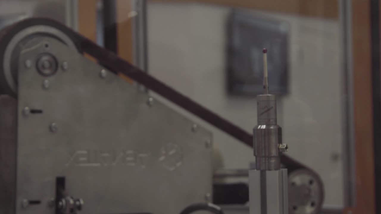 robot que está probando un componente