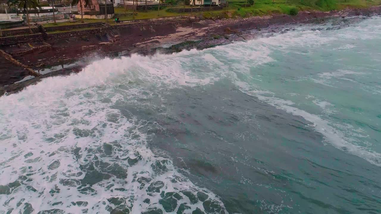 영상 이름의 제목 번호를 사용하여 같은 위치에서 다른 각도에서 촬영된 비슷한 영상을 찾을 수 있습니다.