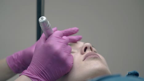 cosmetician-hands-colour-girl-eyebrow-with-tattoo-gun