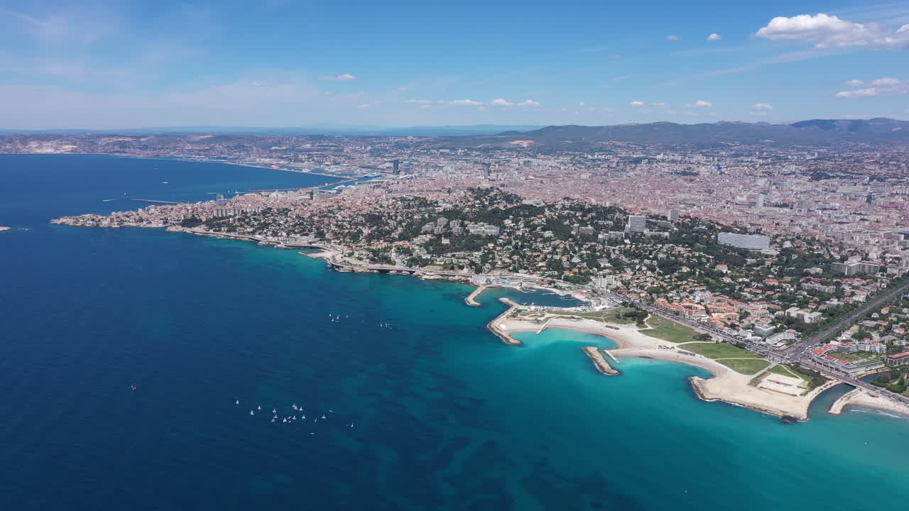 마르세유의 큰 공중 풍경 은 날 은 파란 바다 프라도 해변