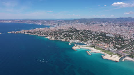 Gran-Vista-Aérea-De-Marsella-Día-Soleado-Mar-Azul-Claro-Playa-Del-Prado