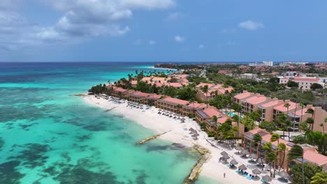 Strandresort-In-Oranjestad-In-Der-Karibik,-Niederlande,-Aruba